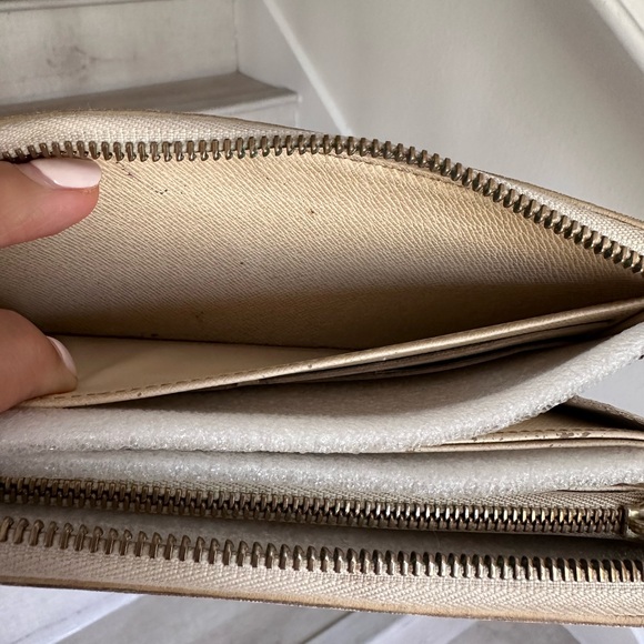 Louis Vuitton Damier Azur Zippy Wallet - Picture 7 of 15